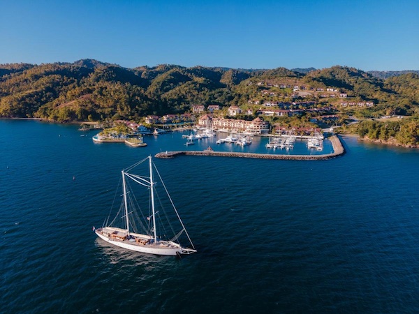 The Bannister Hotel & Yacht Club