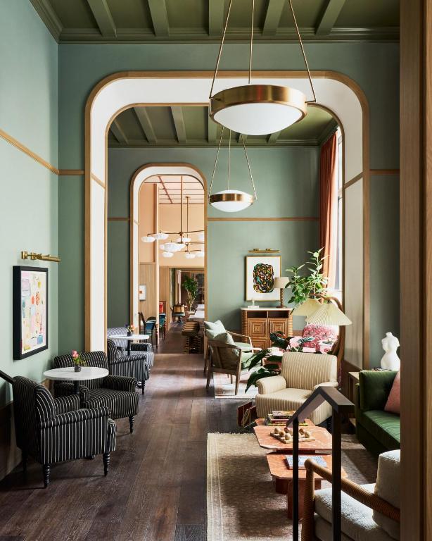 Fidelity Hotel