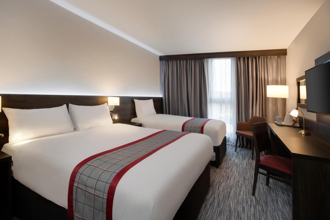 Ramada By Wyndham Leeds East in Leeds