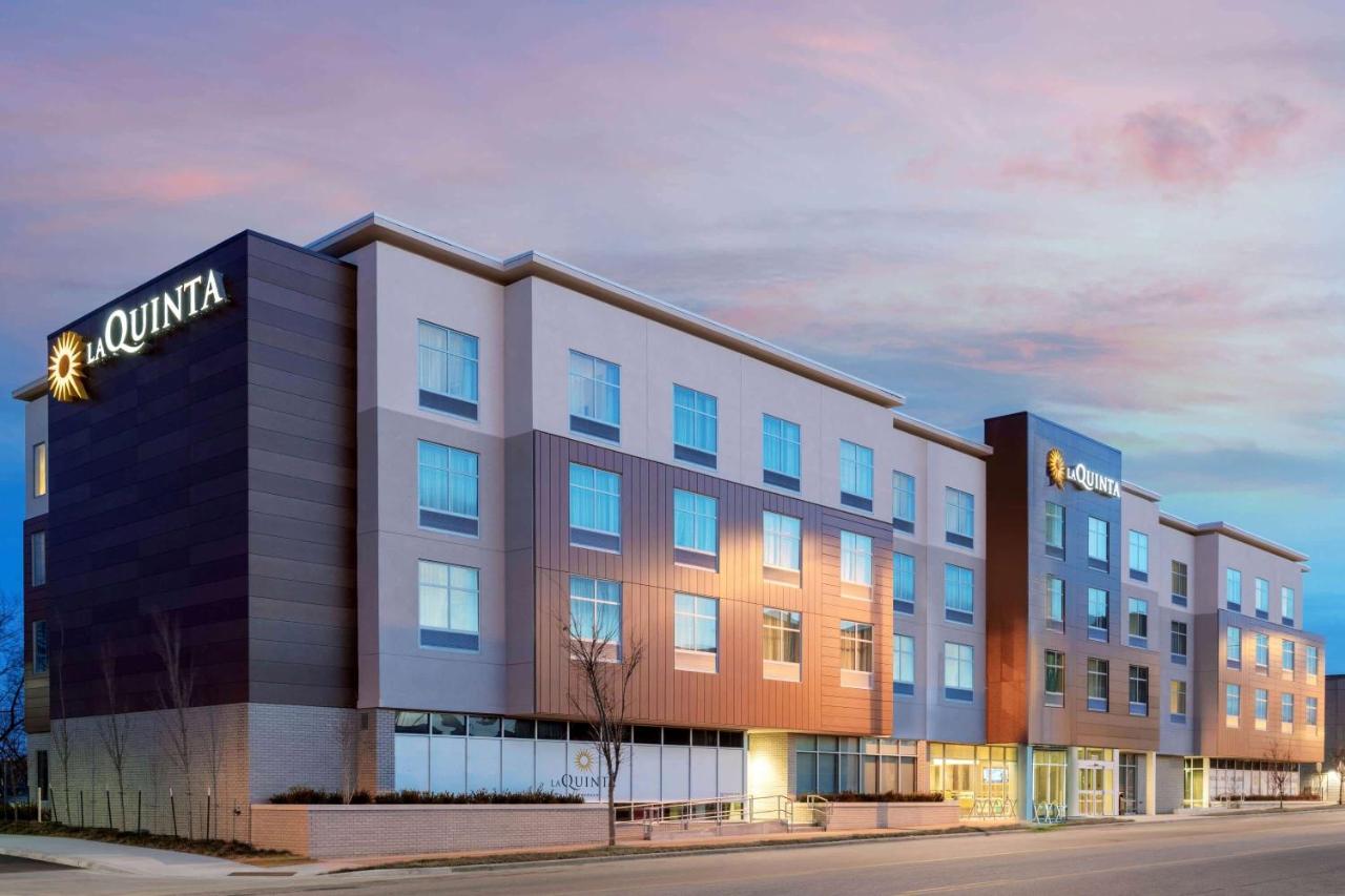 La Quinta Inn & Suites By Wyndham Kansas City Beacon Hill in Kansas City